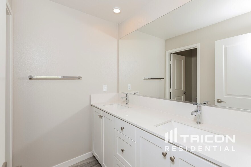 Building Photo - 31587 Willowood Way