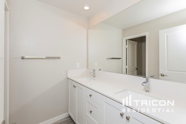 Building Photo - 31661 Luther Dr