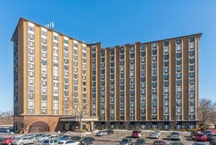 Building Photo - 1 Renaissance Pl