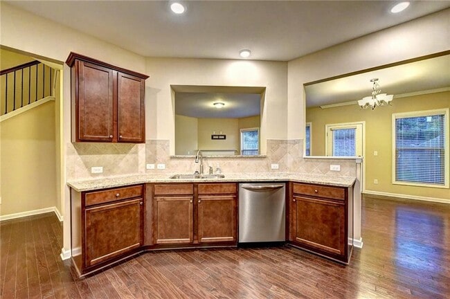 Building Photo - 1075 Hampton Oaks Dr