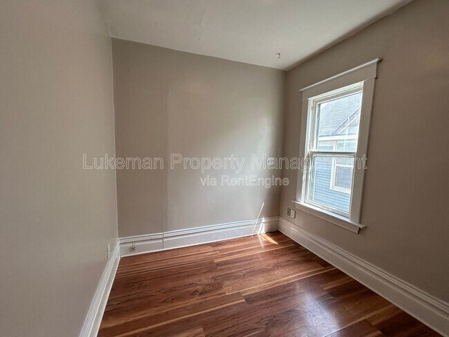 Building Photo - 1320 S Westnedge Ave