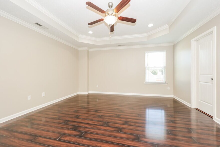 Building Photo - 2805 Painted Pony Dr