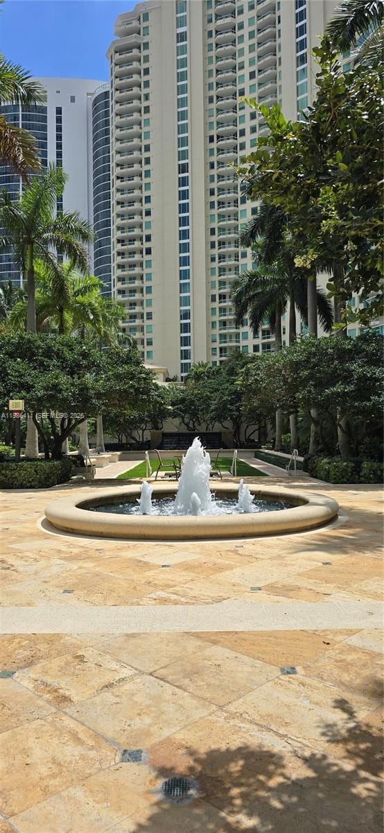 Building Photo - 347 N New River Dr E