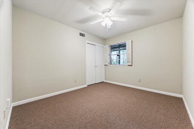 Building Photo - 1031 Ridgeley Dr
