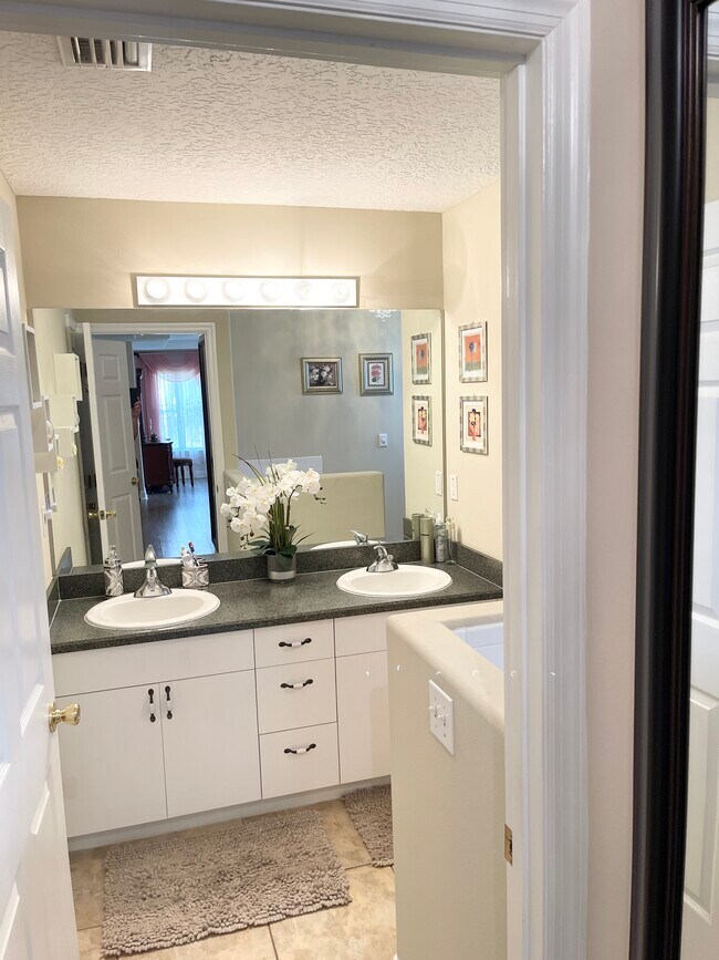 Building Photo - 35 Postman Ln