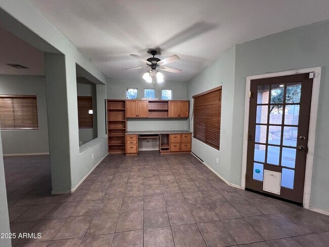 Building Photo - 1961 E Shannon St