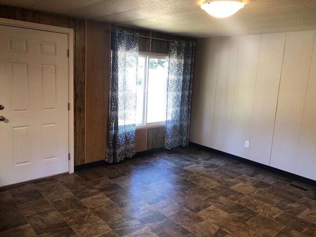 Building Photo - Bonney Lake Remodeled Manufactured Home!