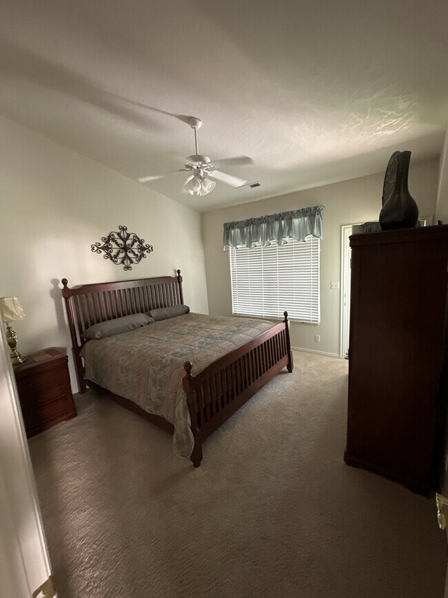 Building Photo - Furnished Quaint, Quiet Location, Centrally Located, 2 Bed 2.5 Bath