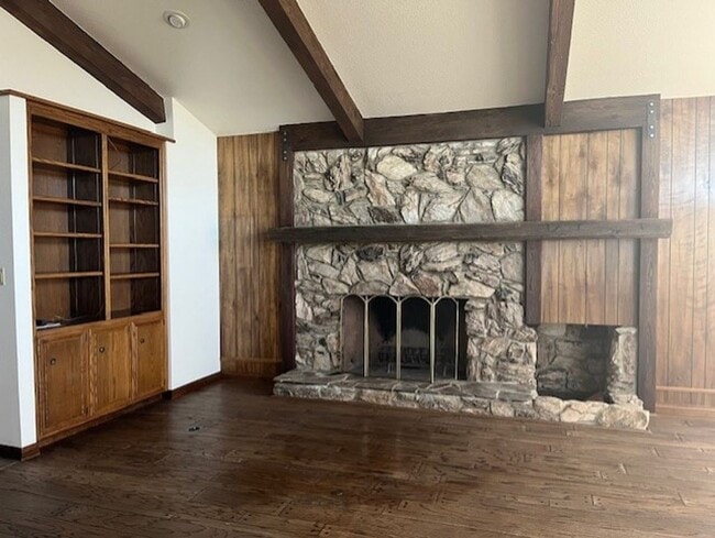 Building Photo - Amazing Mountain Views...