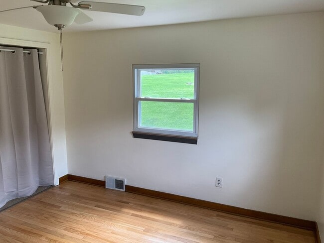 Building Photo - 3 Bedroom - Peaceful Living Just Minutes f...