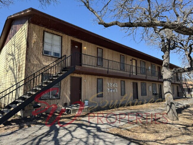 Primary Photo - Move in Ready 2 bedroom 1 bath apartment -...