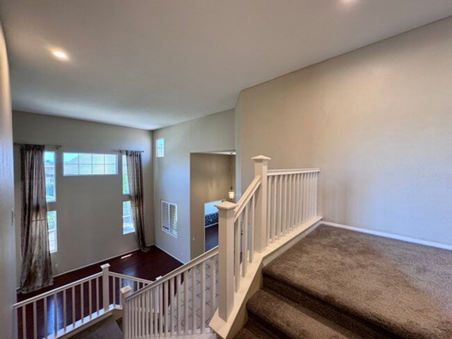 Building Photo - Murrieta Home with 6 Bedrooms plus a Bonus...