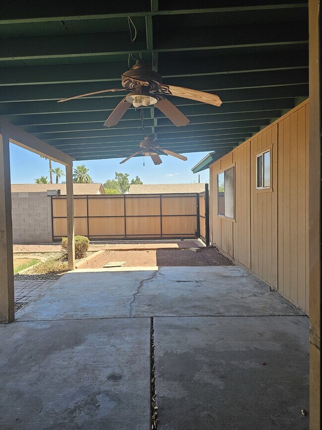 Building Photo - This Charming Home Awaits You!