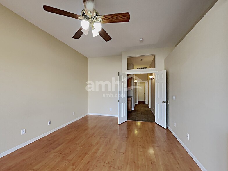 Building Photo - 15810 W Durango St