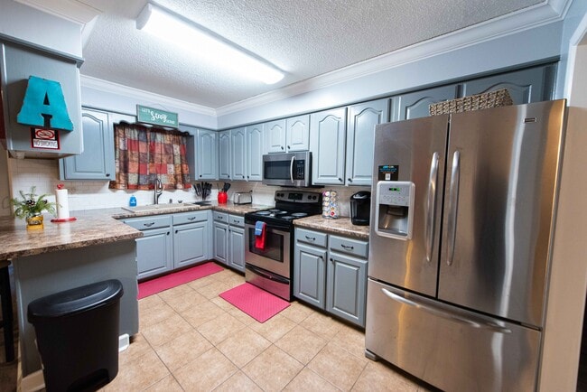 Building Photo - 2200 Romine Rd