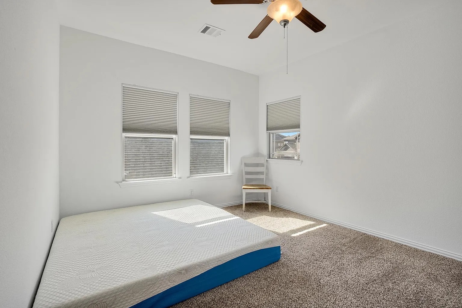 Building Photo - Room in House on Rancho Verde Dr