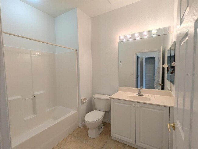 Building Photo - 2416 Magnolia Cir