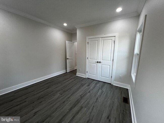 Building Photo - 920 Brompton St