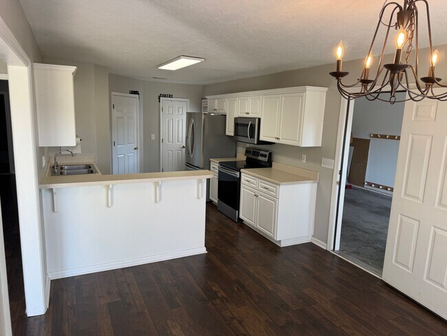 Building Photo - 223 Sand Fox Pl