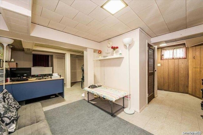 Building Photo - 5 Sapir St