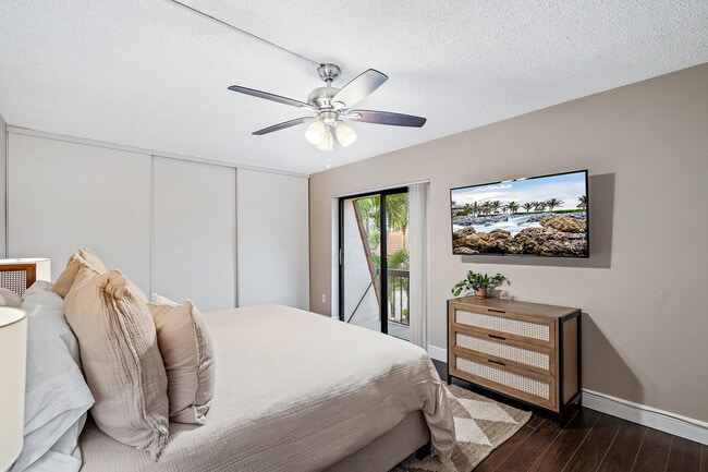 Building Photo - 825 Center St