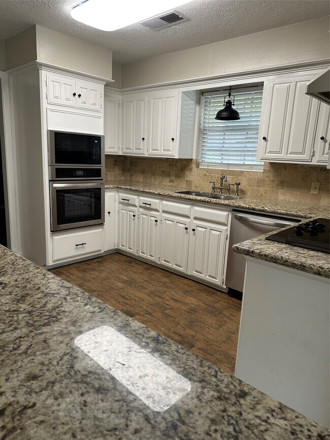 Building Photo - 103 Wroxton Dr