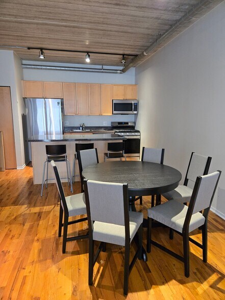 Building Photo - 1430 S Michigan Ave