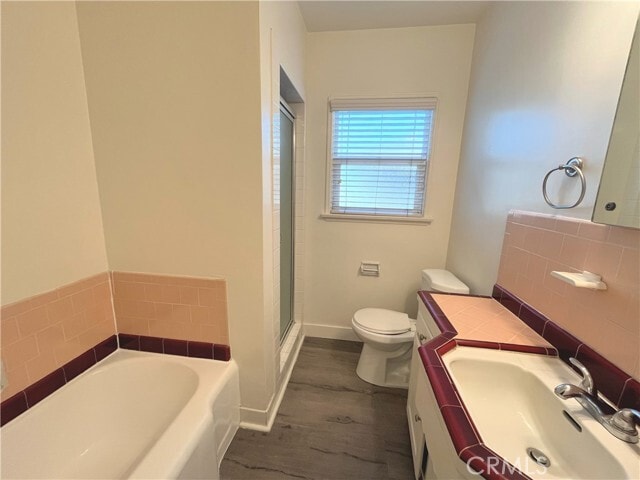 Building Photo - 215 E Scott St