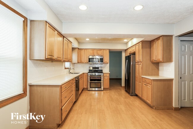 Building Photo - 2049 Stowbridge Rd