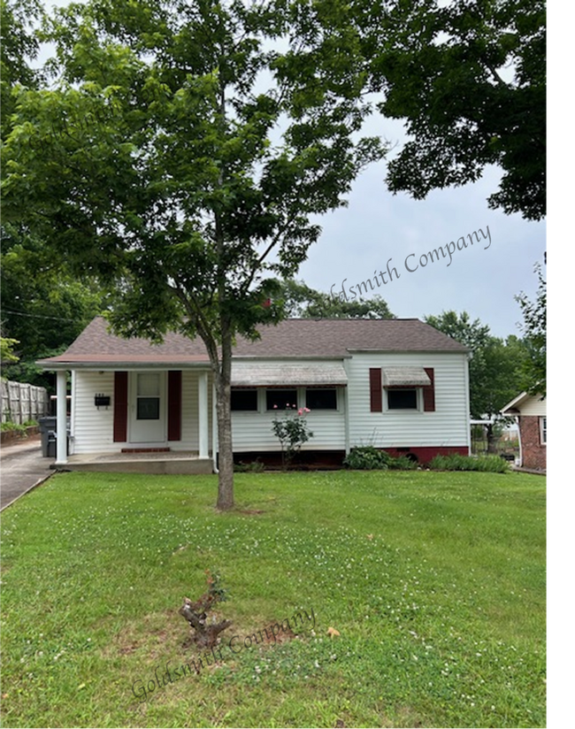 Primary Photo - 3-Bedroom Home in Greenville with Cozy 100...