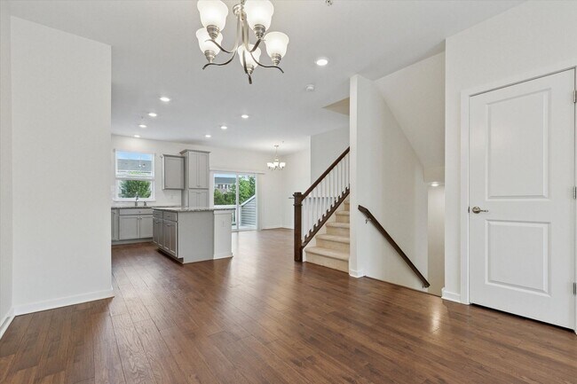 Building Photo - Available Immediately – 3 Bedroom / 2.5 Bath Townhome in Downingtown School District