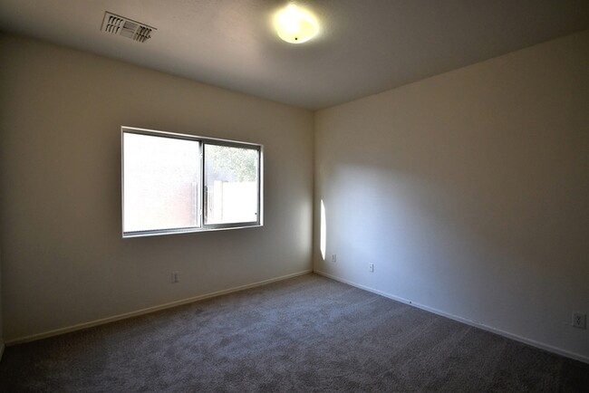 Building Photo - 3 bed 2 bath in San Tan Valley Hunt/Magma ...