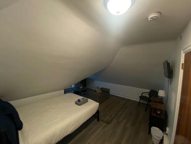 Building Photo - 141 Wendell St