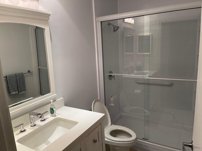 Building Photo - 1050 Crystal Way