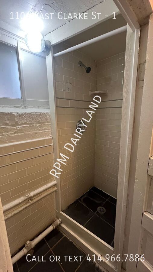 Building Photo - 1106 E Clarke St