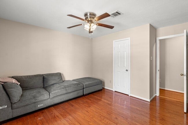 Building Photo - 16906 Poplar Hill St