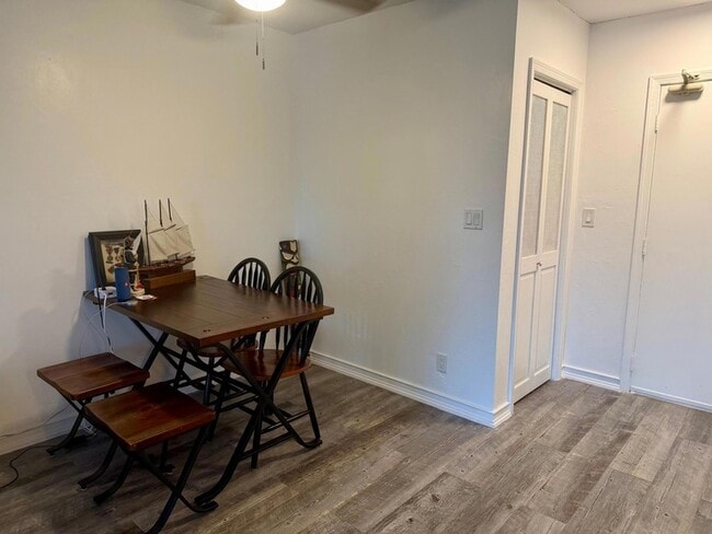 Building Photo - 3000 Riomar St