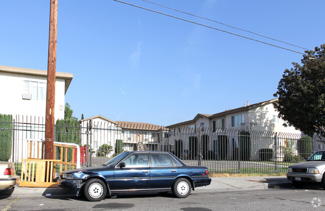 Building Photo - Casa Bien Apartments