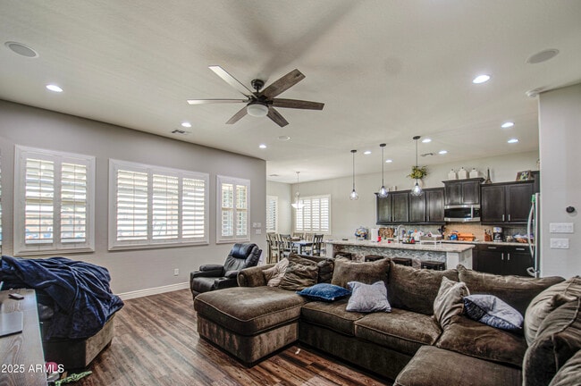 Building Photo - 3016 N Glenview