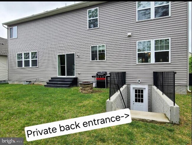 Building Photo - 110 Bentpath Ct