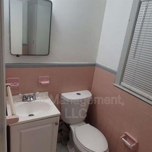 Building Photo - 2120 Milano Dr