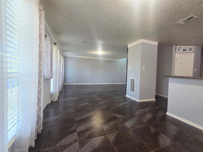 Building Photo - 16102 Mission Village Dr