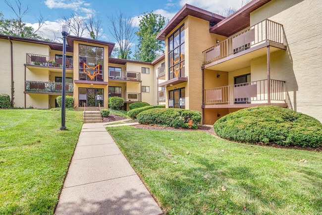 Building Photo - Fox Glen