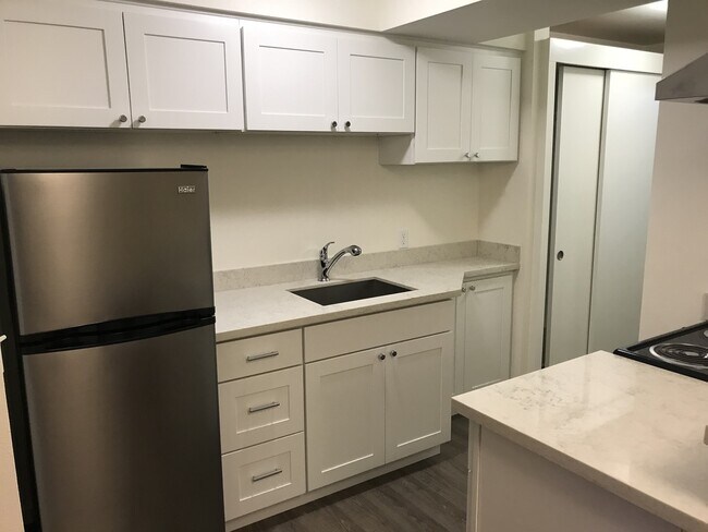 Interior Photo - 1808 E Thomas St