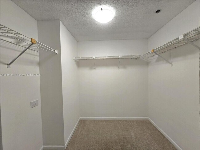 Building Photo - 7400 Radice Ct