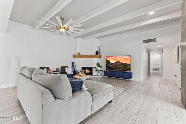 Building Photo - 7258 E Loma Ln