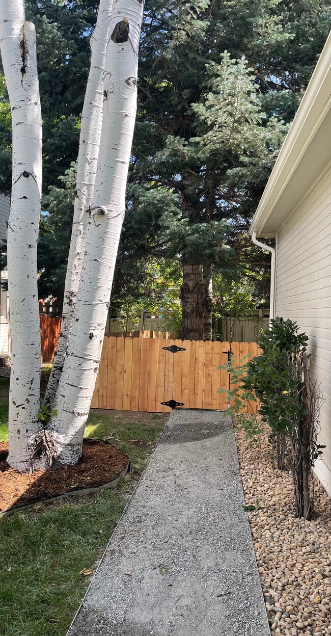 Building Photo - 4949 Tesla Cir
