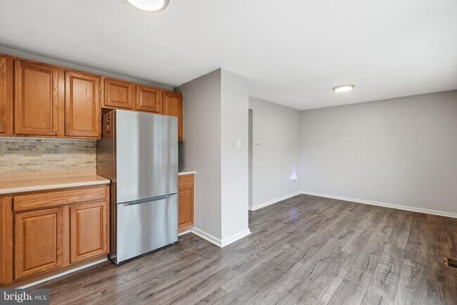 Building Photo - 9018 Jersey Dr