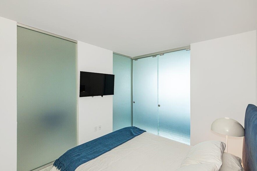 Building Photo - 2301 Collins Ave