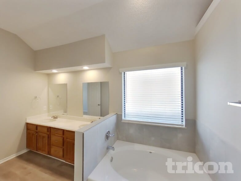 Building Photo - 7761 Grassland Dr